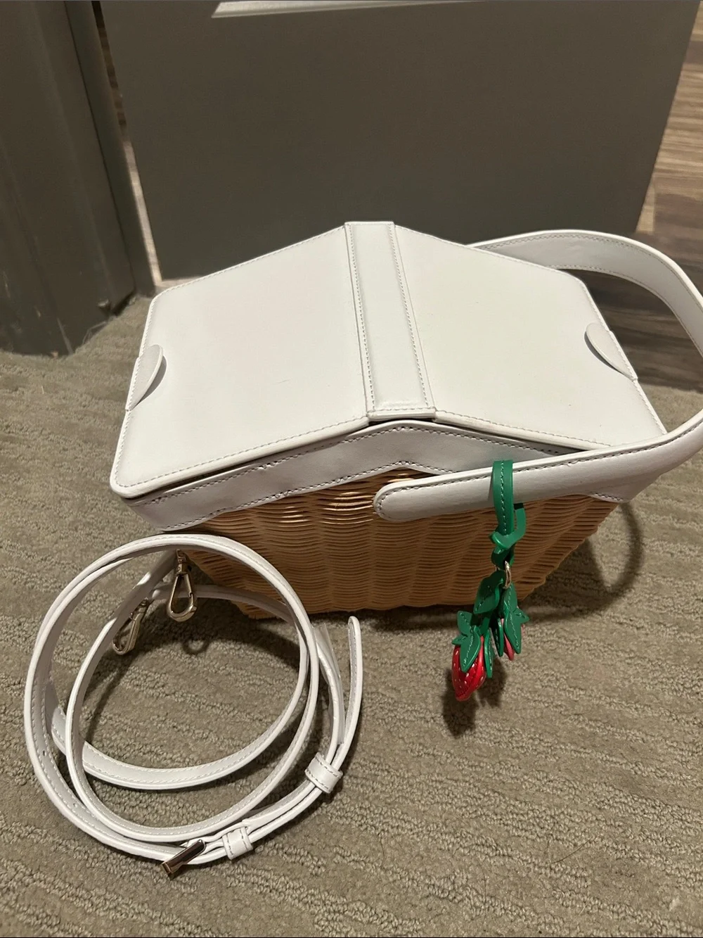 Kate spade picnic in the park purse / basket - Picture 2 of 4
